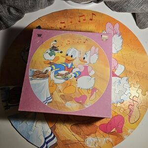 Vintage Walt Disney Donald and Daisy Duck Round Jigsaw Puzzle 125 Pieces & Box